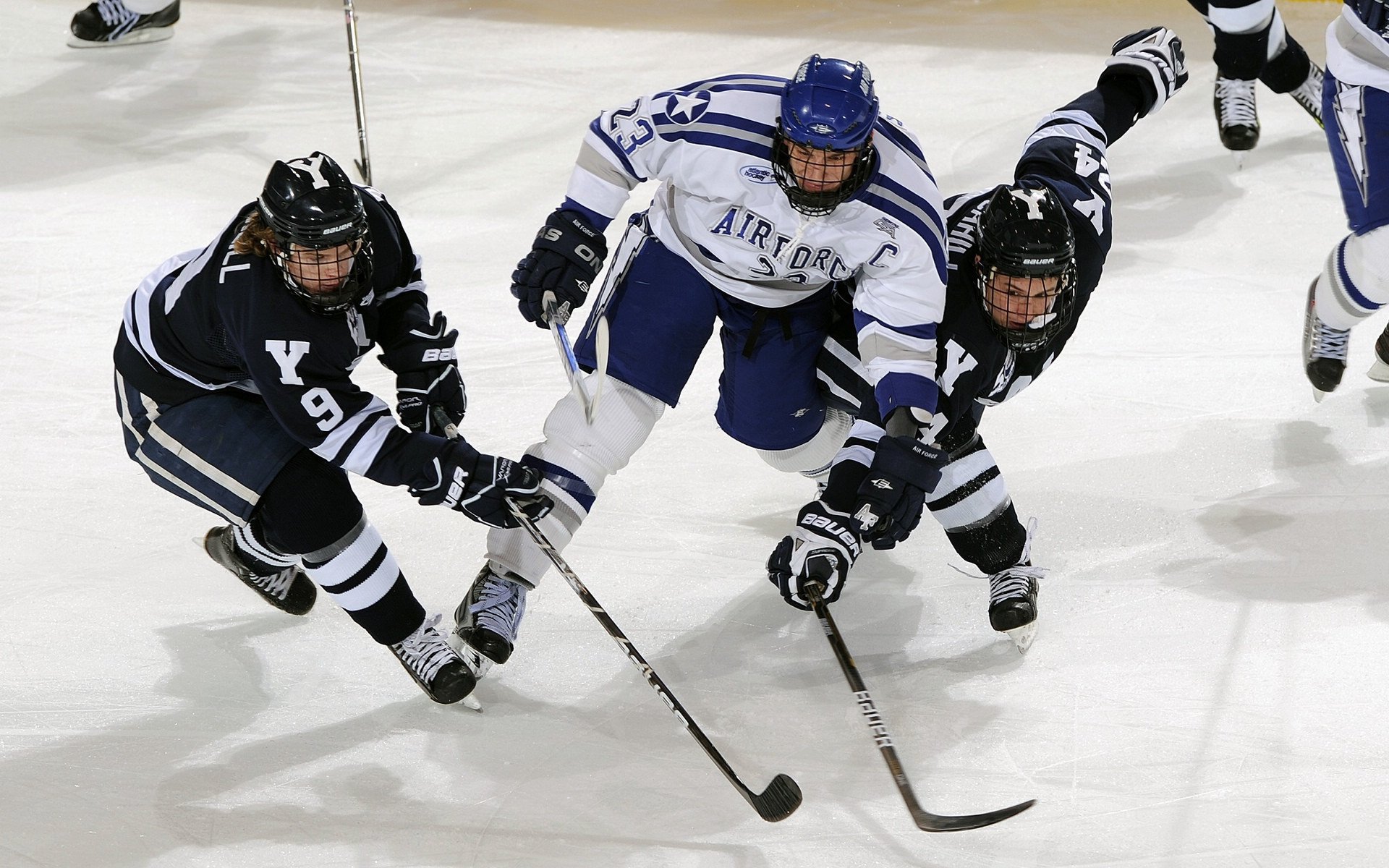 爱游戏体育-海耶斯执教首赛季即带领美国女足问鼎奥运，海耶vs