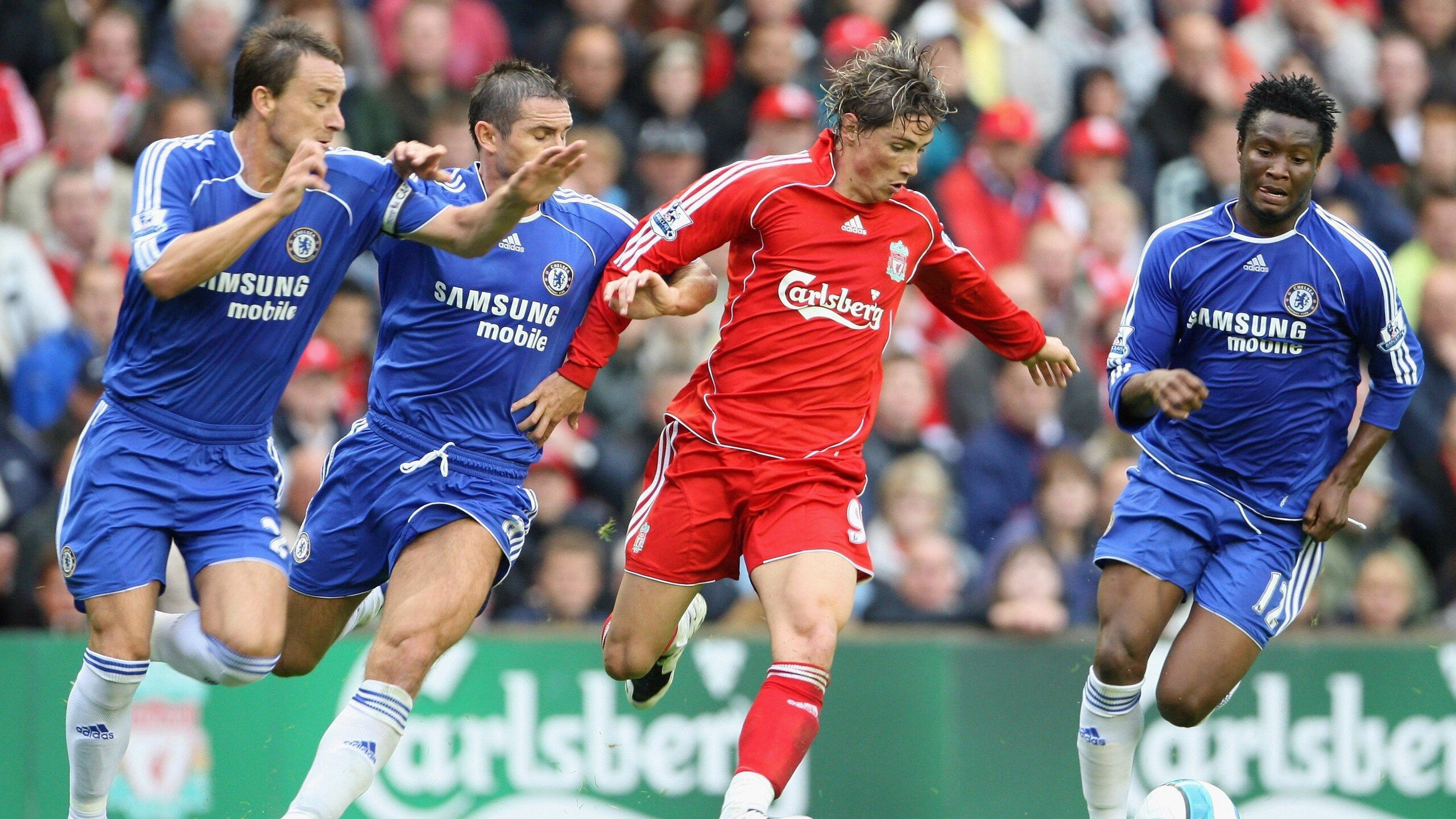 赛场互动：粉丝参与的精彩瞬间，2021夏季赛赛后粉丝互动环节