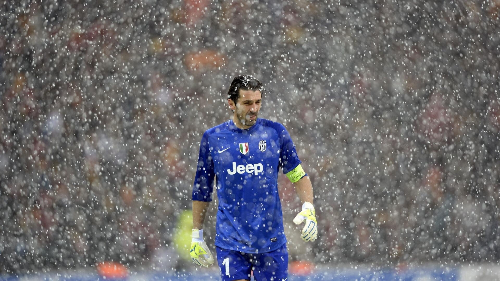 中国足球职业联赛商业模式创新，职业联赛的产生标志着中国足球职业化的开端