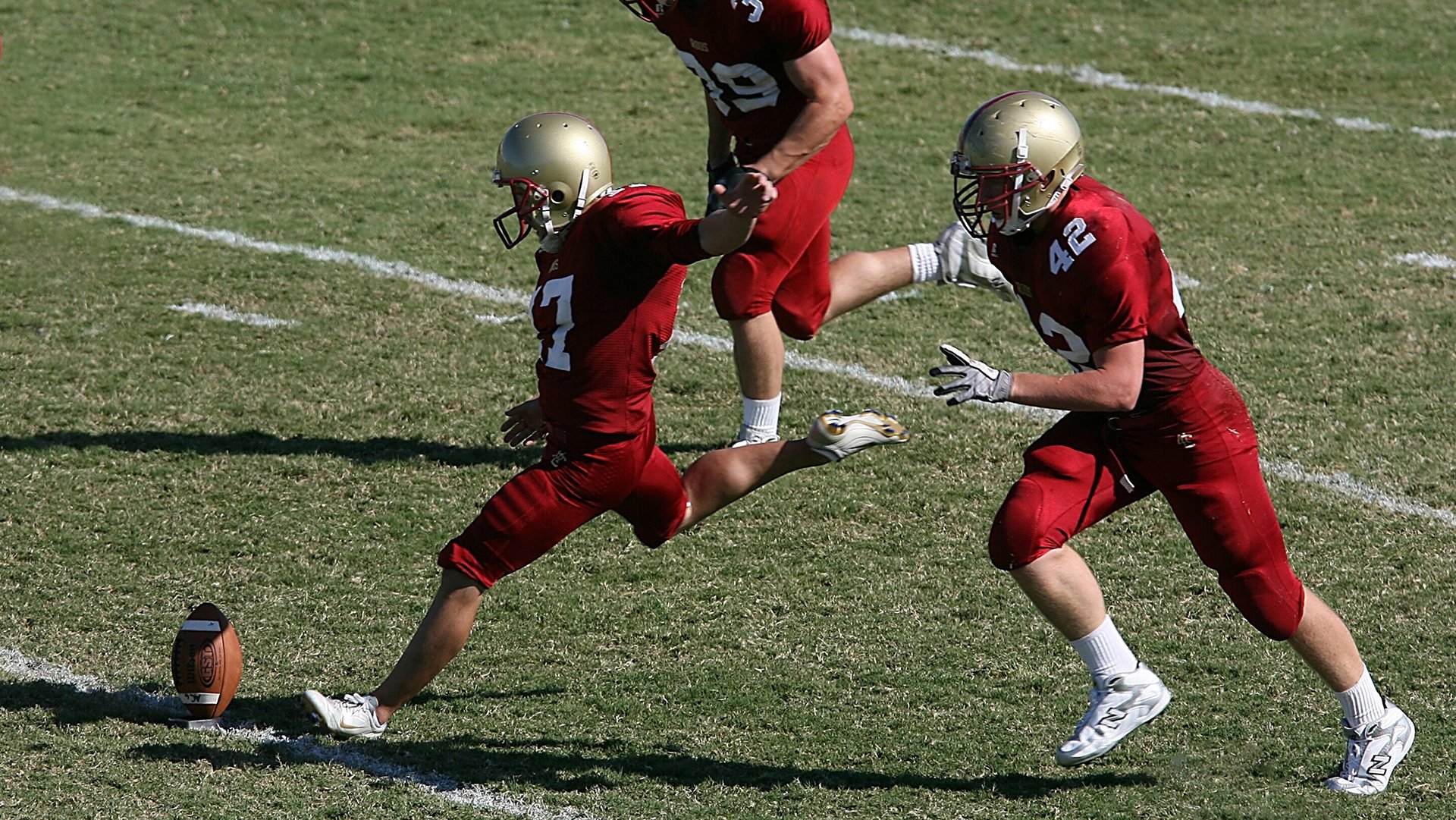 爱游戏下载-电竞主播直播教学带动新玩家快速成长，电竞主播怎么做