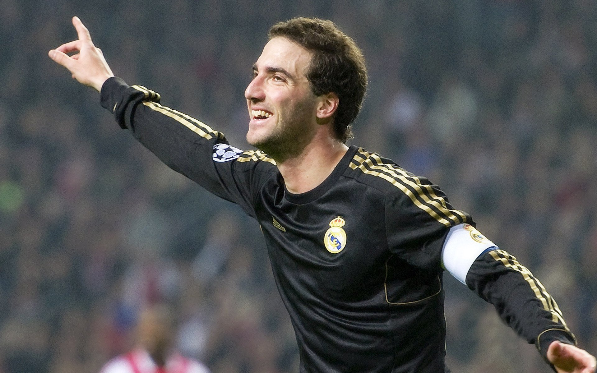 德甲攻防赛:攻势如火,防线坚韧不拔,德甲对抗